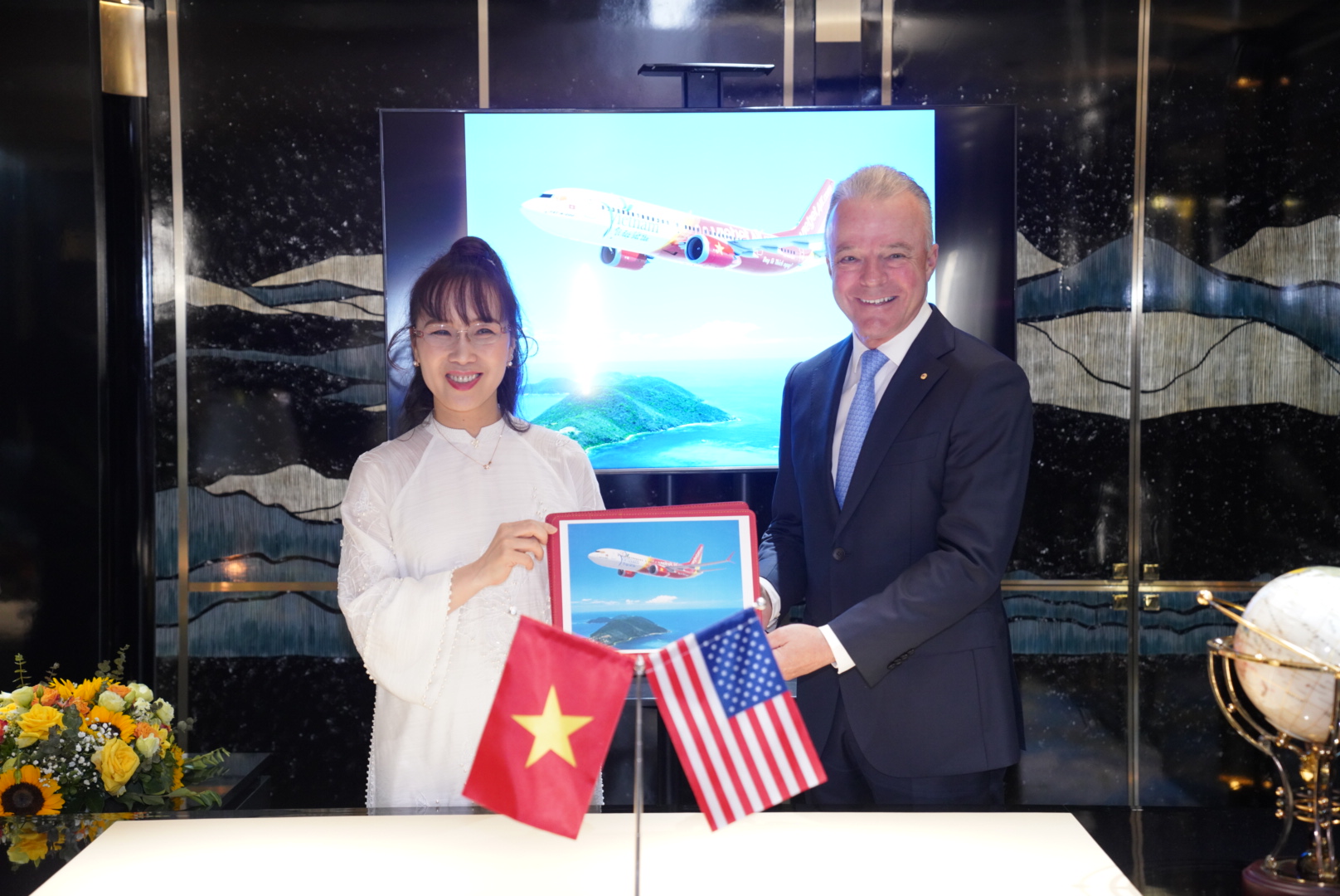 Vietjet và Boeing đã đạt được những thoả thuận thương mại quan trọng trong chuyến thăm của Tổng thống Hoa Kỳ Joe Biden đến Việt Nam