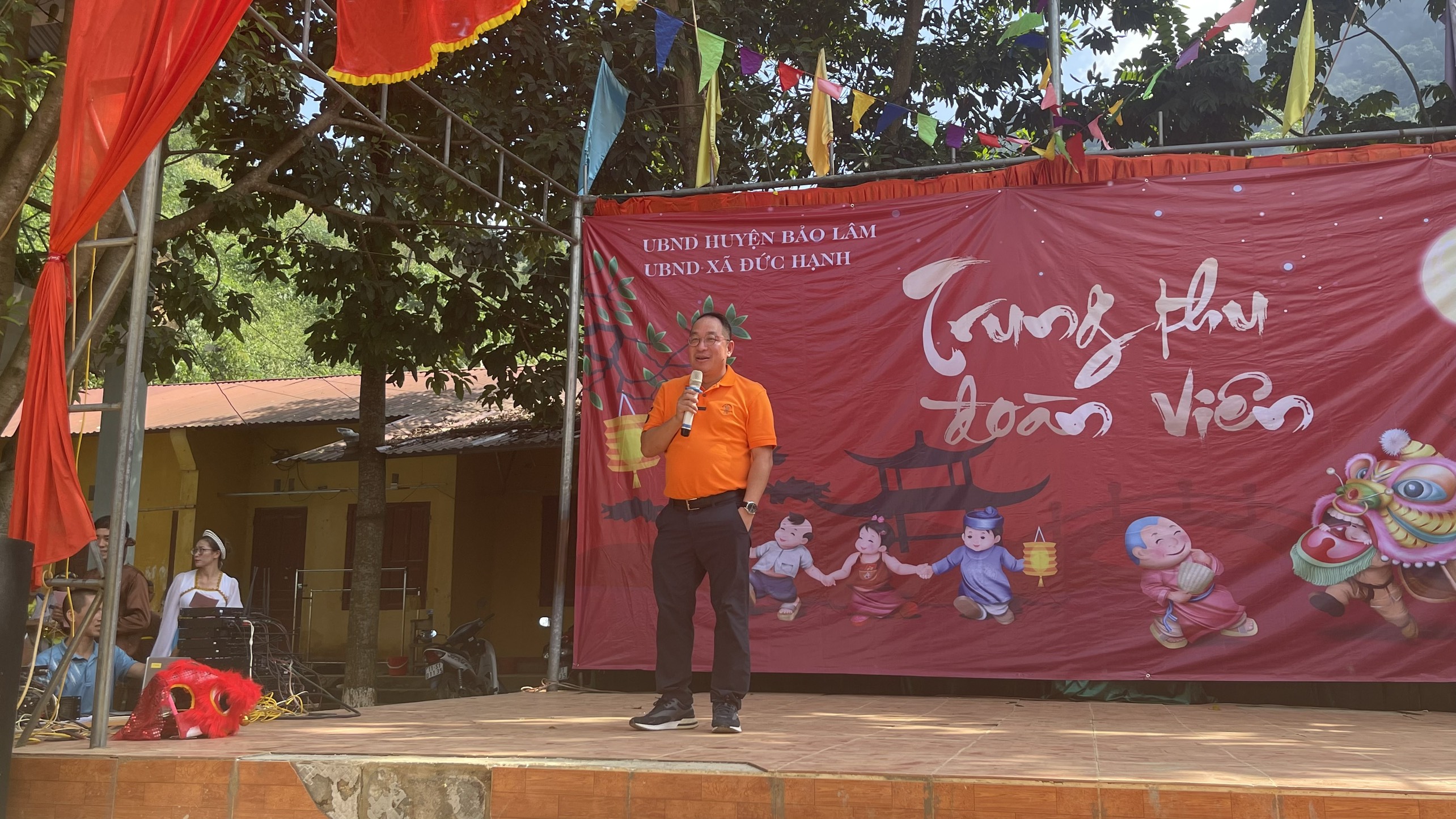Ông Steve Bùi- Chủ tịch Quỹ từ thiện Next-G phát biểu tại chương trình