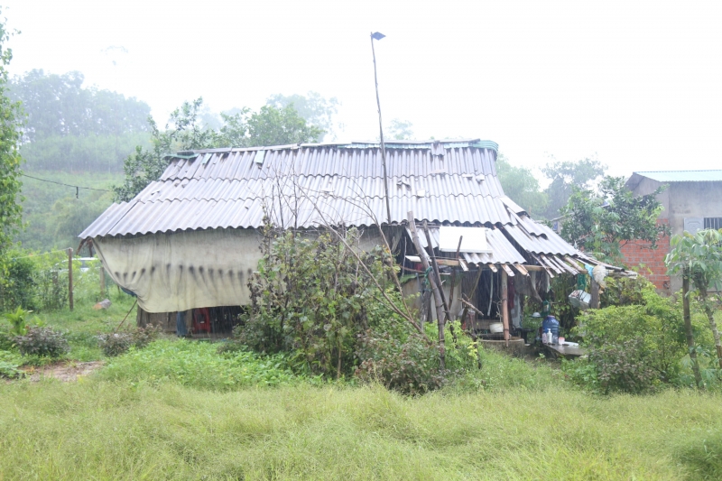 Nhà ở cũ của hộ ông Hán Duy Hùng thôn 10, xã Hòa Hải, huyện Hương Khê. (Nguồn ảnh – Báo Hà Tĩnh)