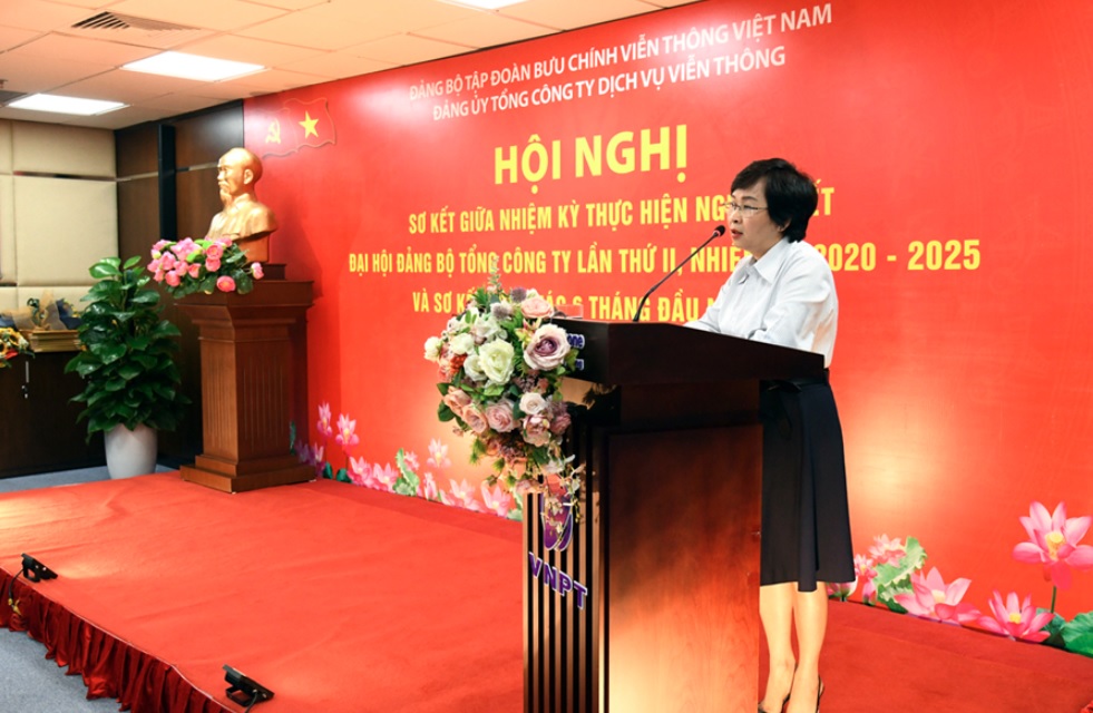  Phó Tổng Giám đốc Tập đoàn - Chủ tịch VNPT VinaPhone Trần Thanh Thủy phát biểu tại hội nghị