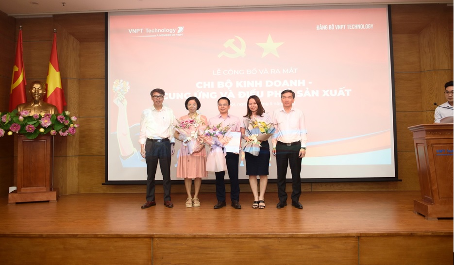  Lễ Công bố Quyết định thành lập Chi bộ Kinh doanh - Cung ứng và Điều phối sản xuất