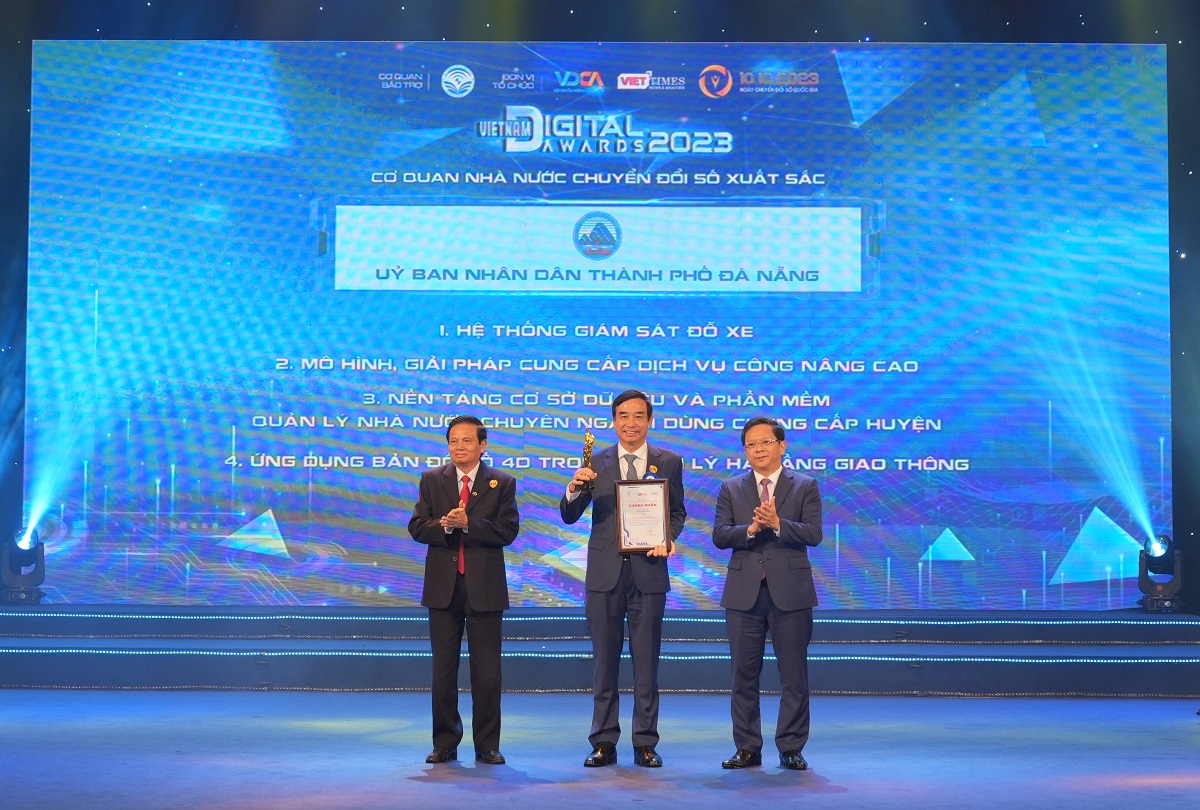 Ông Lê Trung Chinh, Chủ tịch UBND thành phố Đà Nẵng tại lễ vinh danh Giải thưởng Chuyển đổi số Việt Nam 2023