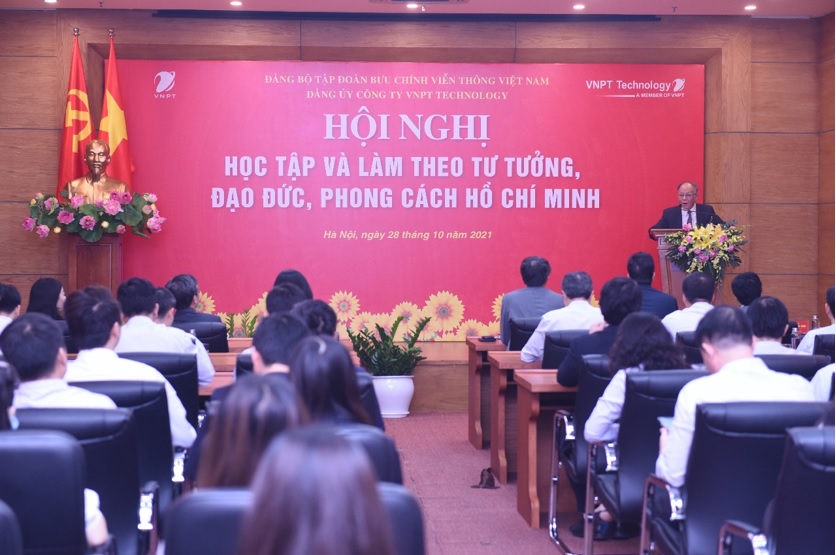 Hình ảnh tại Hội nghị Học tập và làm theo Tư ưởng, Đạo đức, Phong cách Hồ Chí Minh tại VNPT Technology vào 10/2021)