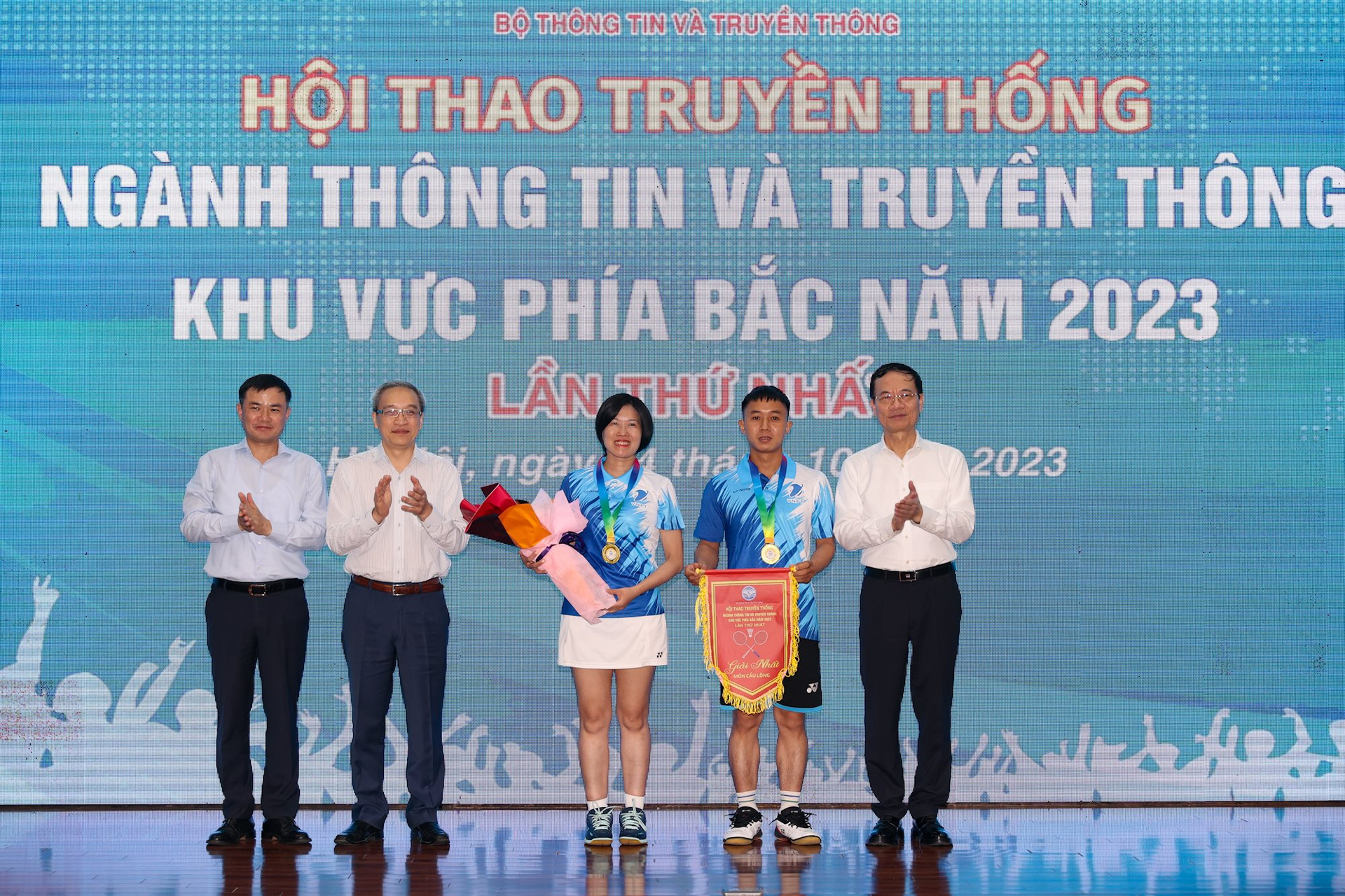 Đội VNPT giành giải Nhất môn thi đấu cầu lông