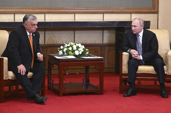 Thủ tướng Orban trong cuộc gặp với Tổng thống Putin hồi đầu tuần này bên lề Diễn đàn Vành đai và Con đường ở Bắc Kinh