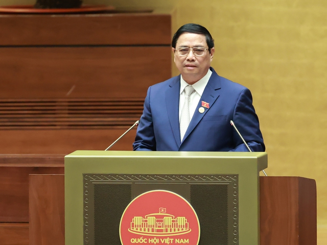 Thủ tướng Phạm Minh Chính trình bày báo cáo tại phiên khai mạc Kỳ họp thứ 6, Quốc hội khoá XV - Ảnh: VGP
