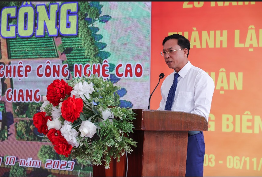 Ông Nguyễn Mạnh Hà, Chủ tịch quận Long Biên phát biểu tại lễ khởi công