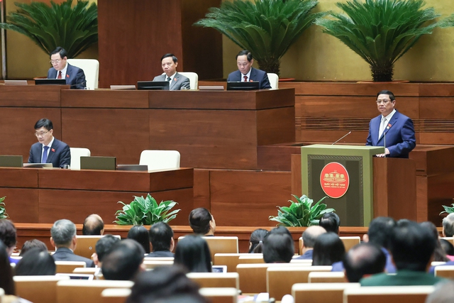 Thủ tướng Phạm Minh Chính cho biết trên cơ sở kết quả của 9 tháng, ước cả năm 2023 phấn đấu có ít nhất 10/15 chỉ tiêu đạt và vượt mục tiêu đề ra