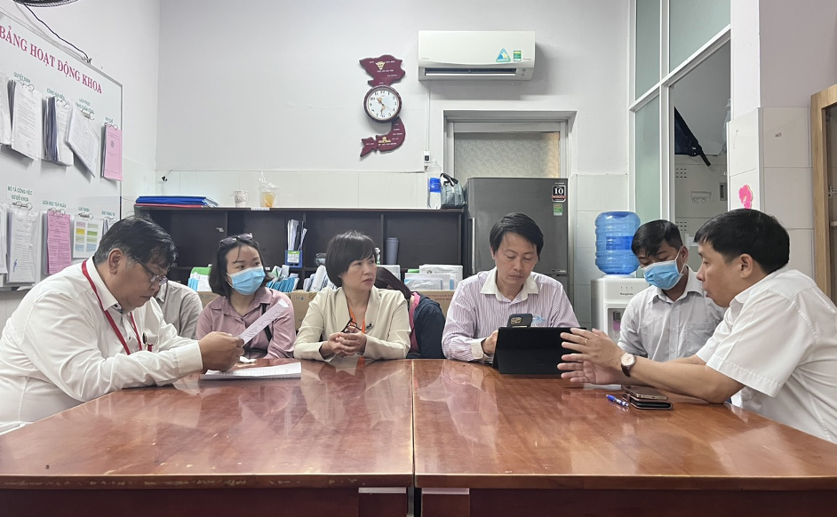 Tổ công tác Sở Y tế làm việc tại BV Lê Văn Thịnh về trường hợp tử vong và các trường hợp còn lại đang điều trị tại bệnh viện