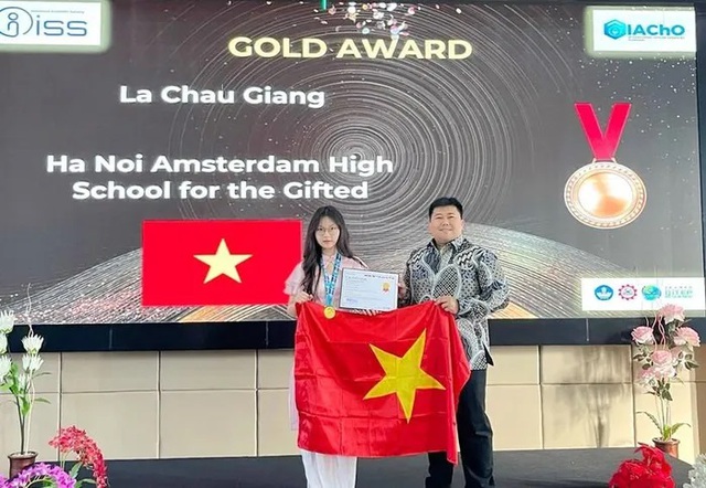 Em Lã Châu Giang, học sinh lớp 12 Hóa 1, Trường THPT chuyên Hà Nội-Amsterdam (Hà Nội), đoạt huy chương vàng, xếp thứ 3 chung cuộc.