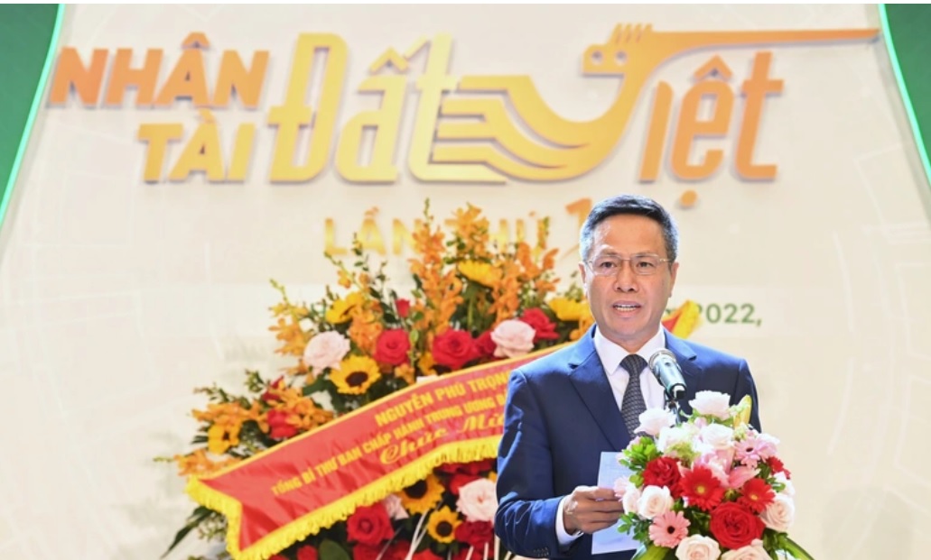Ông Tô Dũng Thái - Chủ tịch Hội đồng Thành viên Tập đoàn Bưu chính Viễn Thông Việt Nam (VNPT) phát biểu tại Lễ trao giải Nhân tài Đất Việt lần thứ 16
