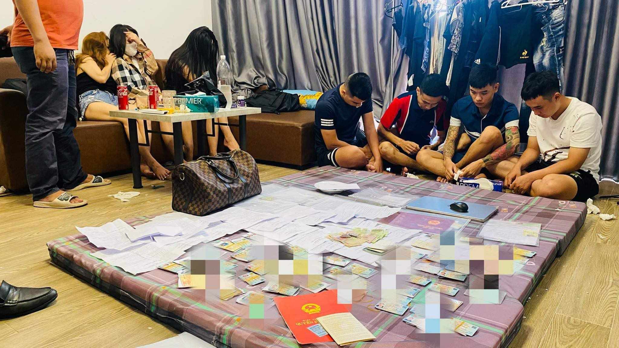 Các đối tượng bị bắt quả tang sử dụng ma túy. Nguồn: Công an tỉnh Quảng Bình.