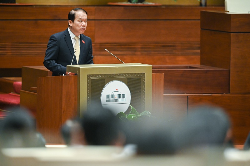  Chủ nhiệm Ủy ban Pháp luật của Quốc hội Hoàng Thanh Tùng trình bày Báo cáo giải trình, tiếp thu, chỉnh lý dự thảo Luật Thực hiện dân chủ ở cơ sở