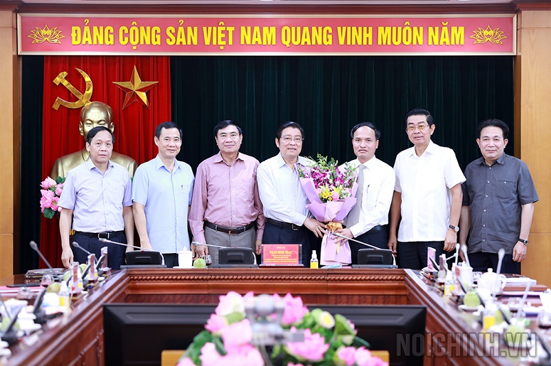 Lãnh đạo Ban Nội chính Trung ương chúc mừng ông Tạ Văn Giang