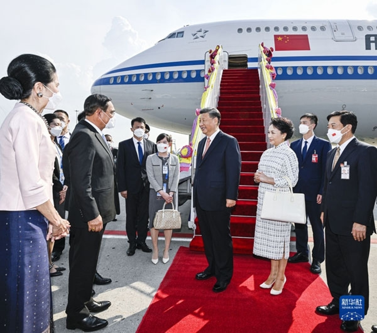 Chủ tịch Trung Quốc Tập Cận Bình đến Bangkok, Thái Lan, tham dự Hội nghị các nhà lãnh đạo kinh tế APEC lần thứ 29. Ảnh: Tân Hoa xã.