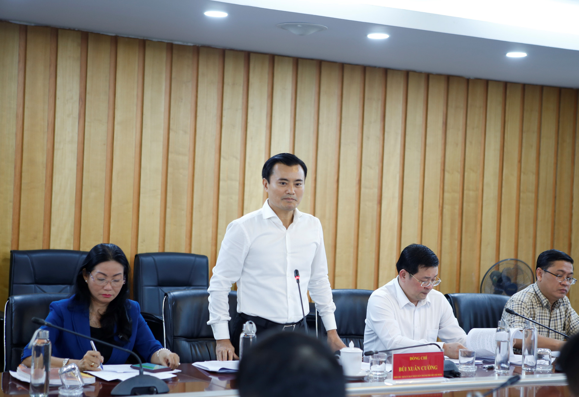 Phó Chủ tịch UBND TP.HCM Bùi Xuân Cường phát biểu tại cuộc họp

