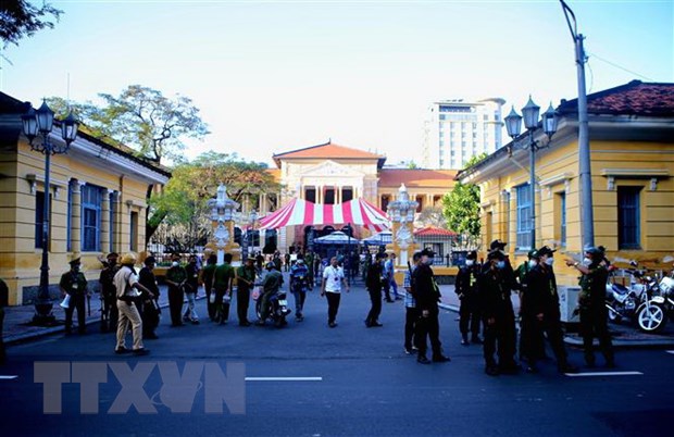 An ninh phiên tòa được thắt chặt. (Ảnh: Thành Chung/TTXVN)