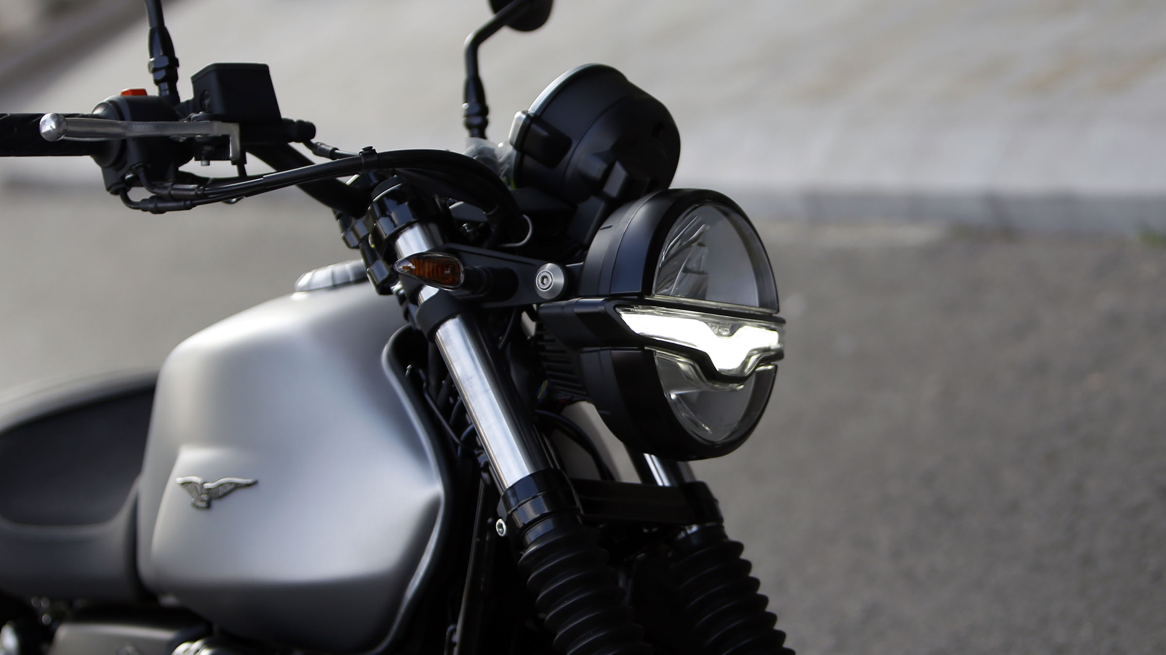 Thế giới 2 bánh: Moto Guzzi V7 khởi điểm từ 385 triệu đồng - Ảnh 17.