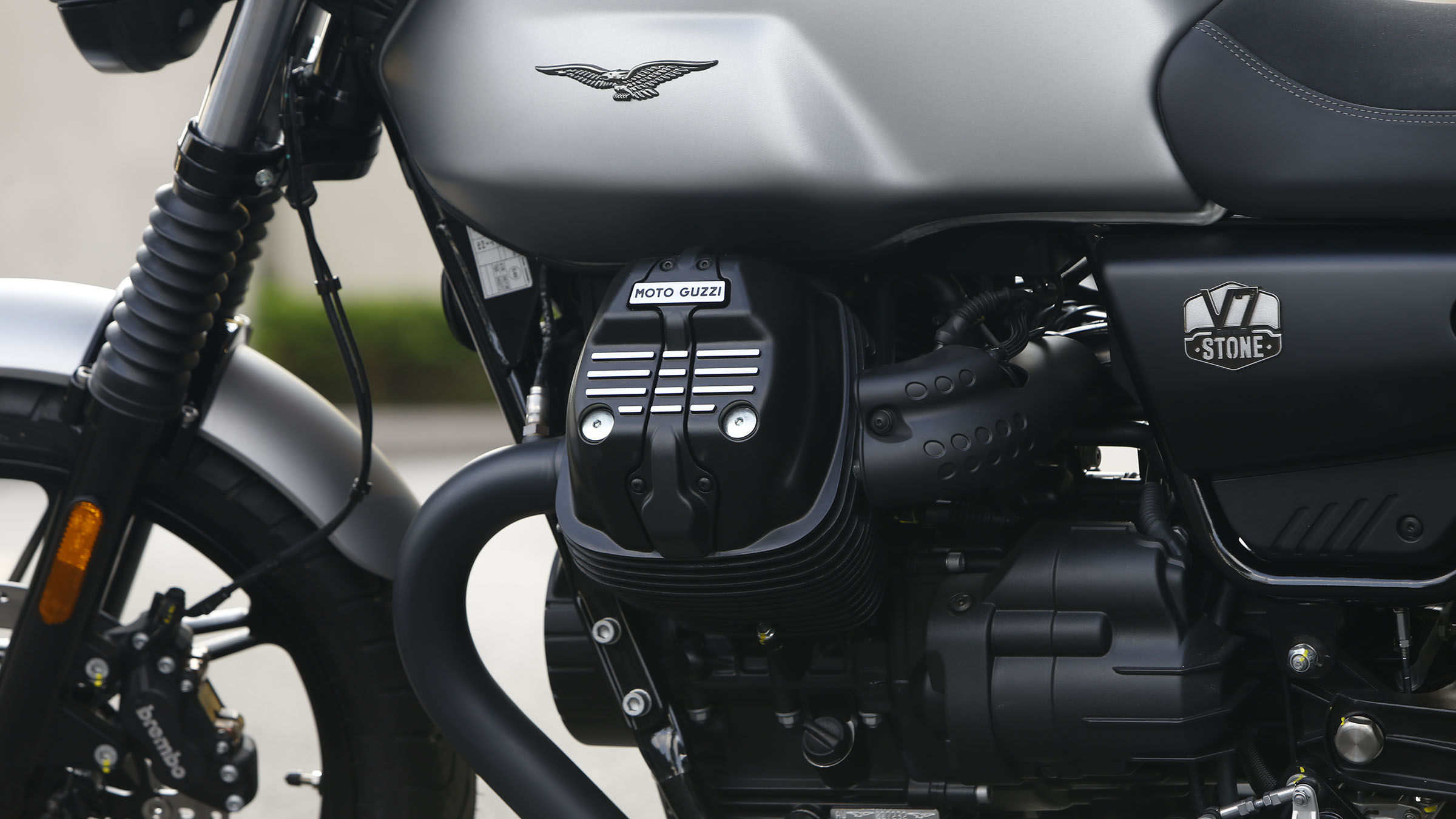 Thế giới 2 bánh: Moto Guzzi V7 khởi điểm từ 385 triệu đồng - Ảnh 10.