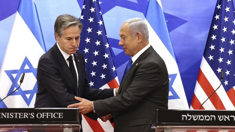 Ngoại trưởng Mỹ (bên trái) và Thủ tướng Israel (bên phải)