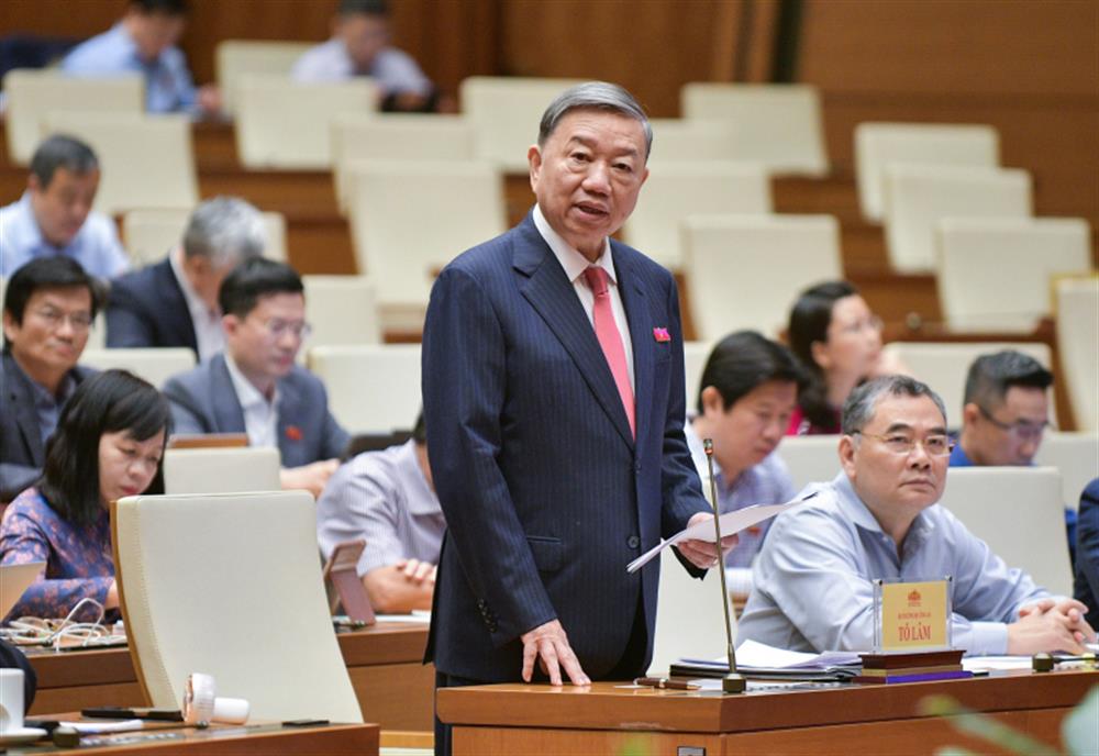 Bộ trưởng Tô Lâm trả lời chất vấn của đại biểu. Ảnh: Bộ Công an