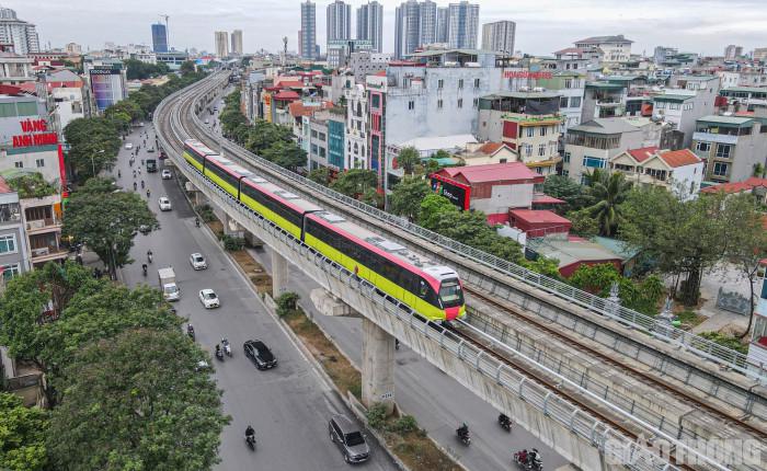 Theo đề xuất, đoạn trên cao thuộc tuyến đường sắt đô thị Nhổn - ga Hà Nội sẽ được đưa vào khai thác trong năm 2022, toàn bộ dự án (gồm cả đoạn ngầm) sẽ được hoàn thành vào năm 2027.