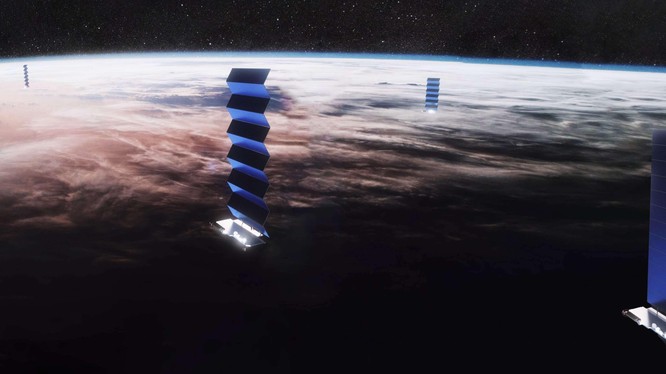 Vệ tinh Starlink của SpaceX trong không gian. Ảnh BloombergNews