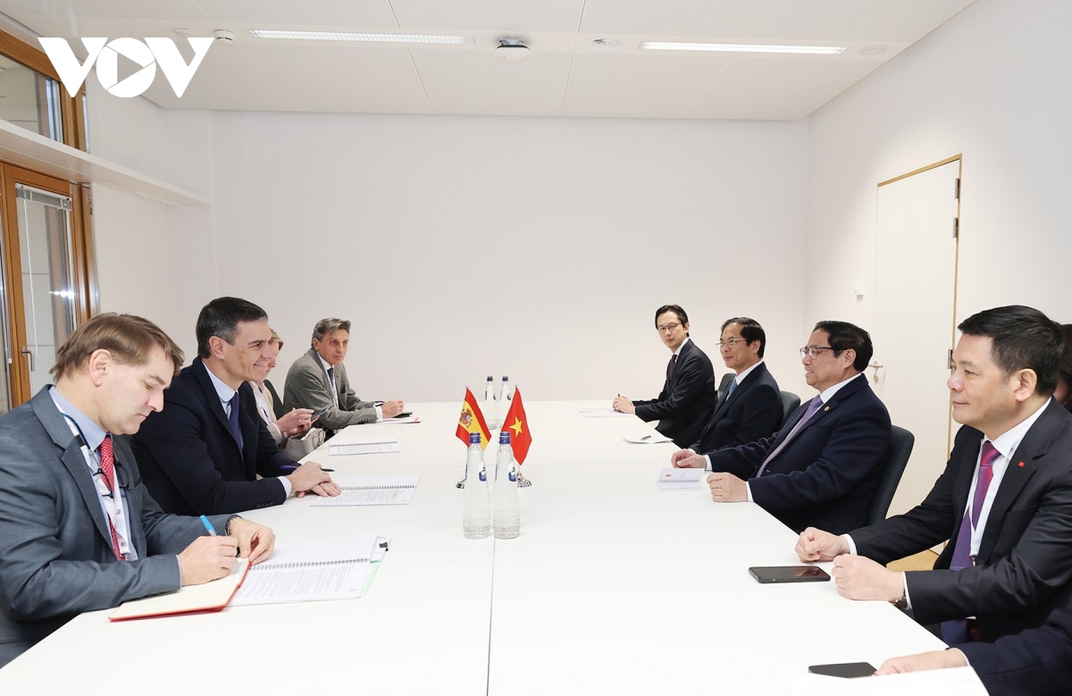 Thủ tướng Chính phủ Phạm Minh Chính trong cuộc gặp với Thủ tướng Tây Ban Nha Pedro Sánchez Castejón. (Ảnh: VOV)