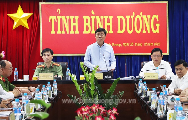 Ông Võ Văn Minh – Chủ tịch UBND tỉnh Bình Dương báo cáo kết quả triển khai Đề án 06 tại hội nghị
