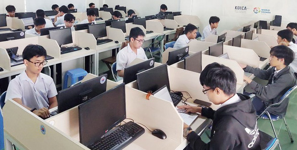 Học sinh chuyên tin học ở Trường THPT chuyên Lê Quý Đôn (TP Quy Nhơn, tỉnh Bình Định) - Ảnh: Tuổi trẻ