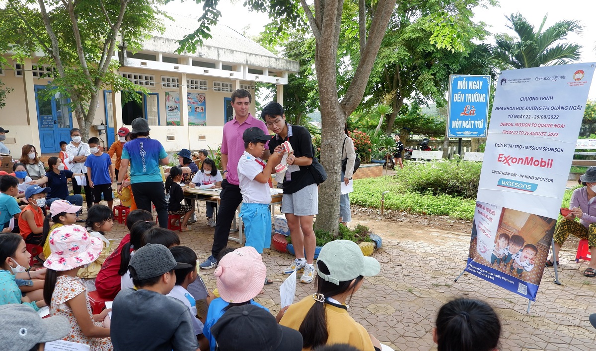 Chương trình Chăm sóc Nha khoa do OSV thực hiện tại Quảng Ngãi bằng kinh phí tài trợ của ExxonMobil Việt Nam