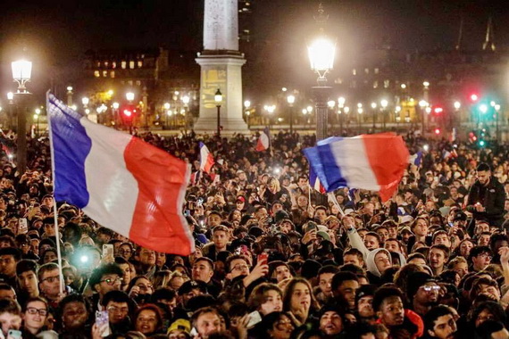 Chào đón tuyển Pháp:
Sự chờ đợi và tình yêu dành cho đội tuyển Pháp chiến thắng trong Toàn thế giới không ngừng trỗi dậy. Hãy cùng xem hình ảnh này để chào đón những người hùng của đội tuyển bóng đá hàng đầu thế giới.