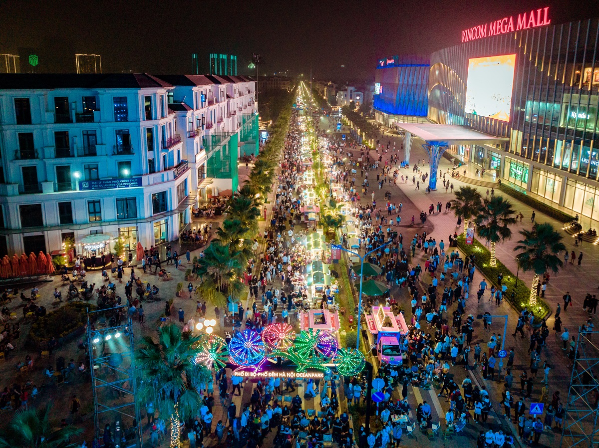 Chợ đêm Vinhomes Ocean Park thu hút đông đảo cư dân và khách tham quan mua sắm, trải nghiệm.