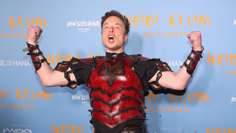 Tỉ phú Elon Musk