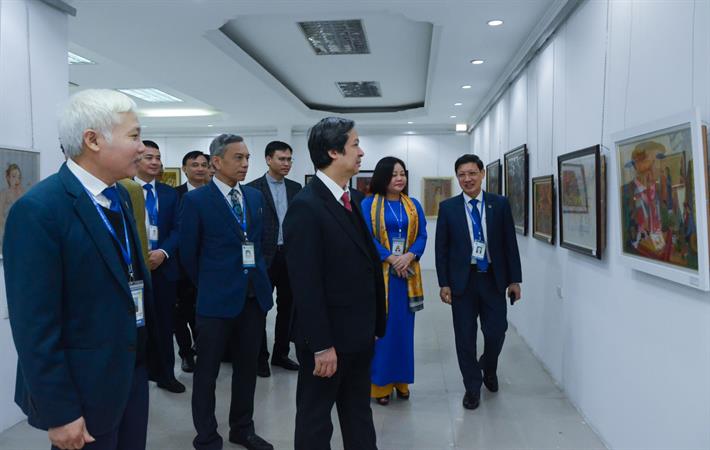 Bộ trưởng Nguyễn Kim Sơn thăm một số Khoa, Phòng truyền thống của Trường Đại học Sư phạm Nghệ thuật Trung ương