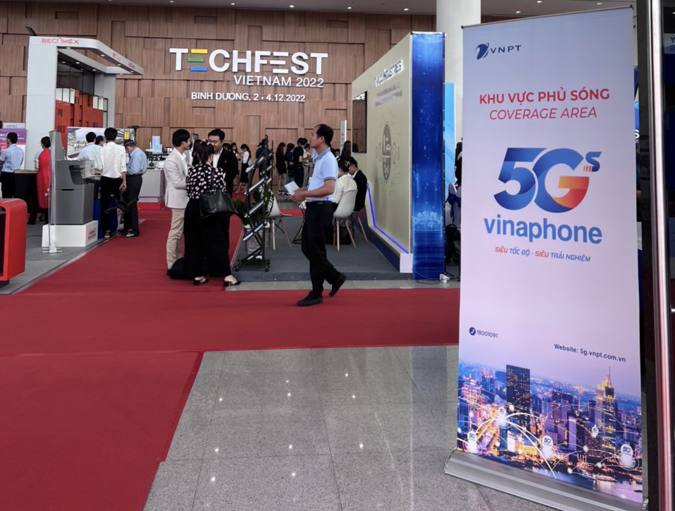 Tận mục trải nghiệm công nghệ VinaPhone 5G với các thiết bị tiên tiến nhất tại Techfest Việt Nam 202