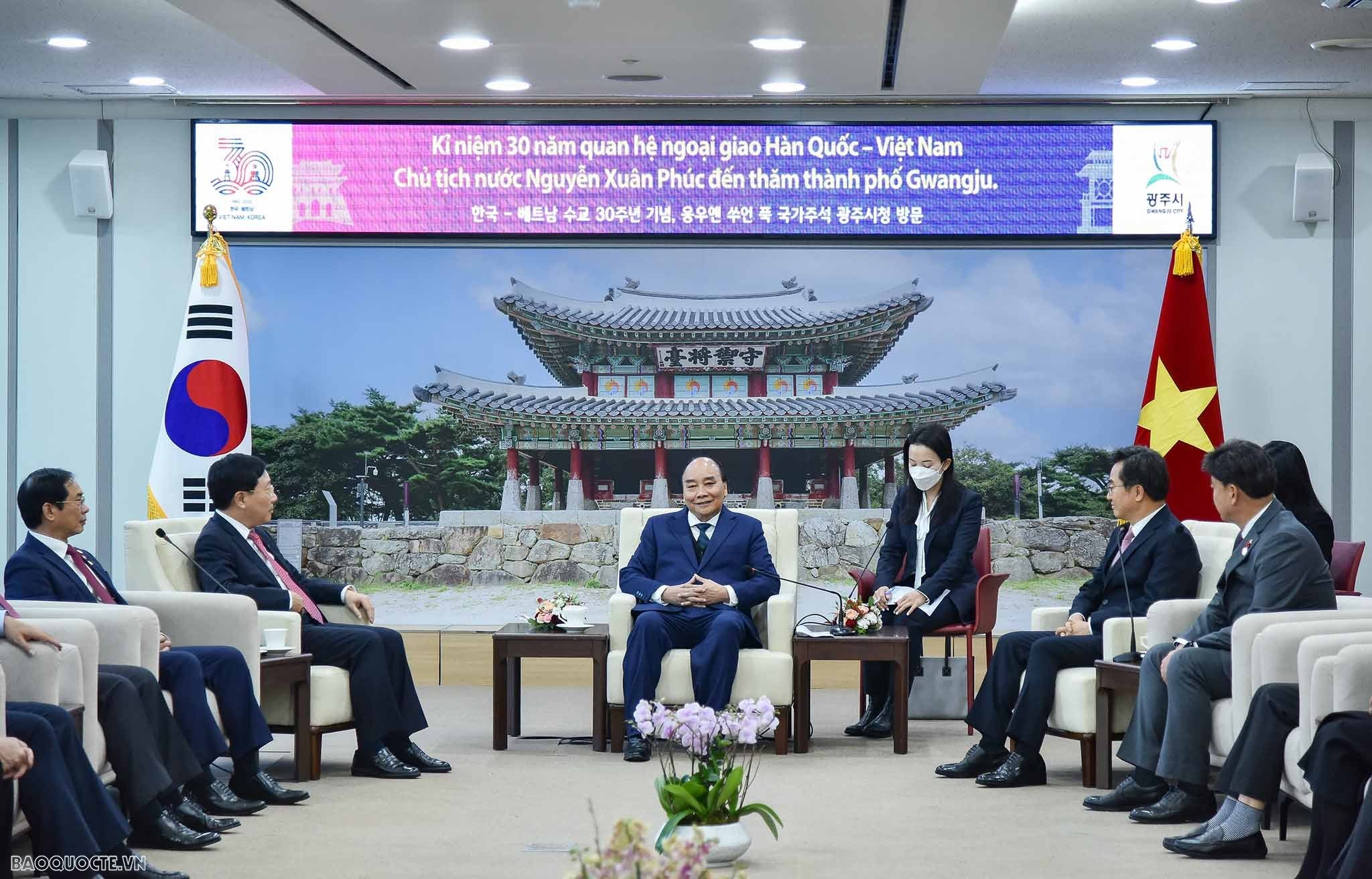 Chủ tịch nước Nguyễn Xuân Phúc gặp Tỉnh trưởng tỉnh Gyeonggi Kim Dong-yeon. (Ảnh: TG&VN)
