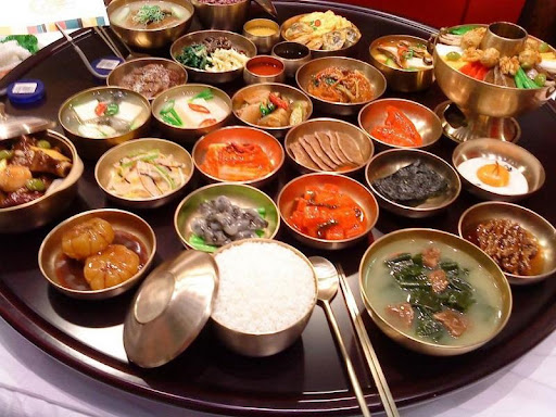 Mâm cơm truyền thống ngày Tết Nguyên Đán ở Hàn Quốc
