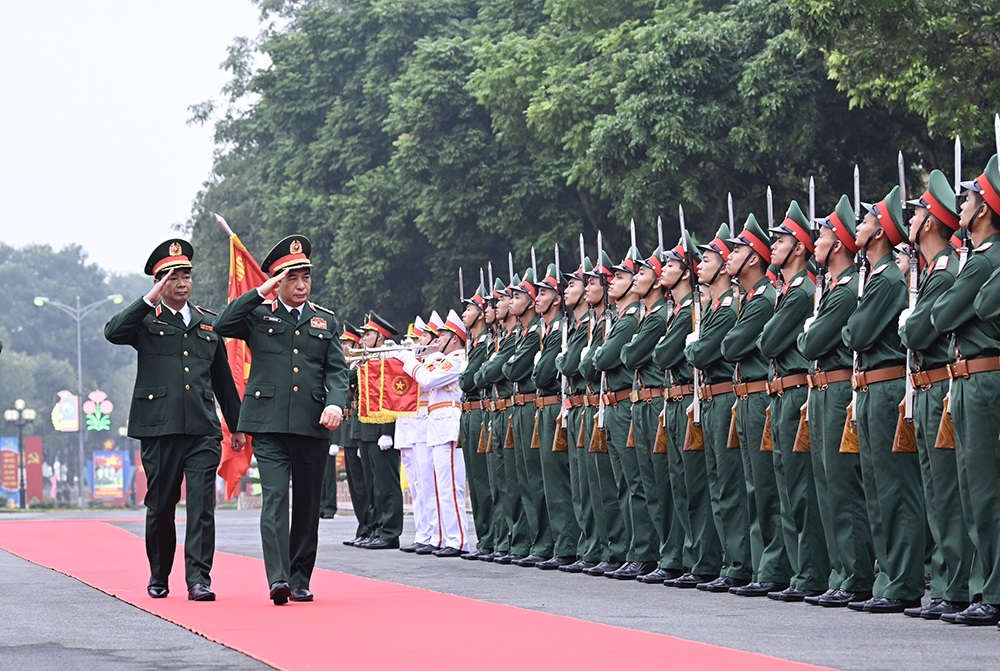 Đại tướng Phan Văn Giang duyệt Đội danh dự Quân đoàn 12