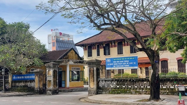 Trụ sở Sở GTVT tỉnh Thừa Thiên - Huế nằm ở khu đất số 8-10 đường Phan Bội Châu và số 19 đường Nguyễn Huệ (TP Huế) đang chuẩn bị đấu giá.

