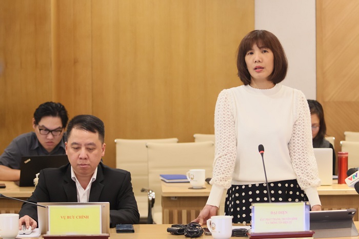 Bà Nguyễn Thị Thanh Huyền, Phó Cục trưởng Cục Phát thanh, Truyền hình và Thông tin điện tử trả lời câu hỏi của phóng viên tại họp báo