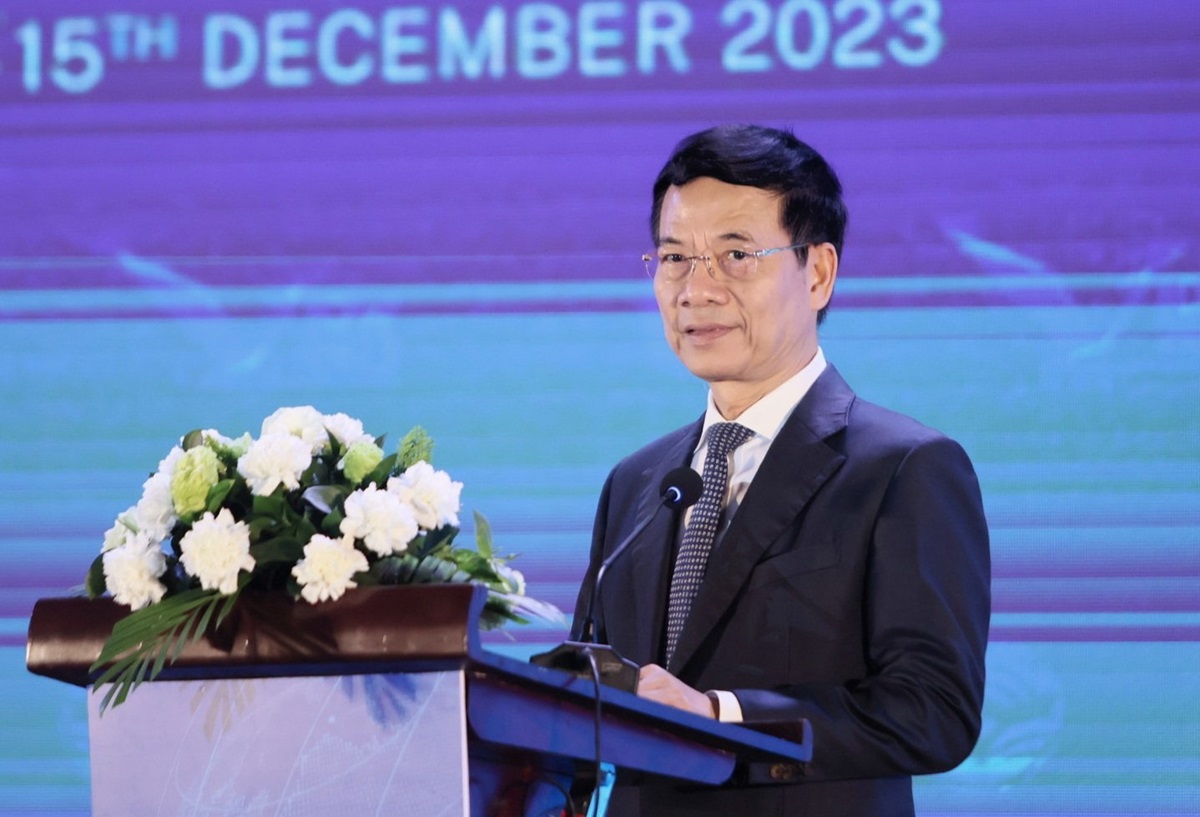 Bộ trưởng Bộ TT&TT Nguyễn Mạnh Hùng phát biểu khai mạc Hội nghị bàn tròn cấp Bộ trưởng - Tuần lễ số Quốc tế Việt Nam lần thứ 2