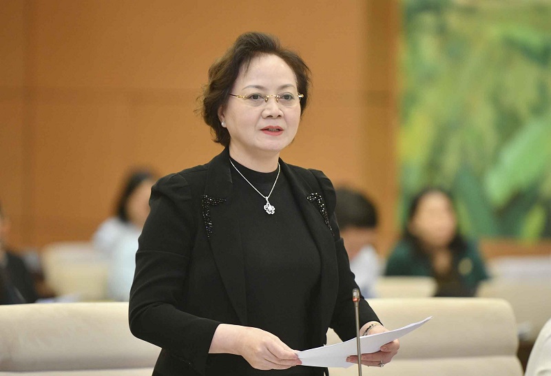 Bộ trưởng Bộ Nội vụ Phạm Thị Thanh Trà trình bày tờ trình
