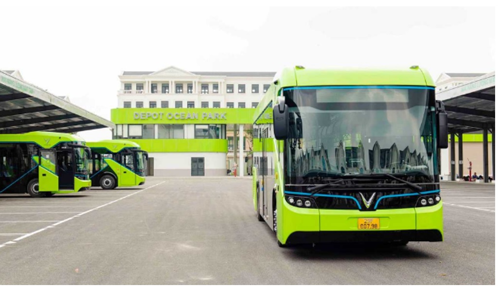 Du khách có thể di chuyển dễ dàng và thuận tiện tới Grand World Hà Nội với dịch vụ xe điện Vinbus.