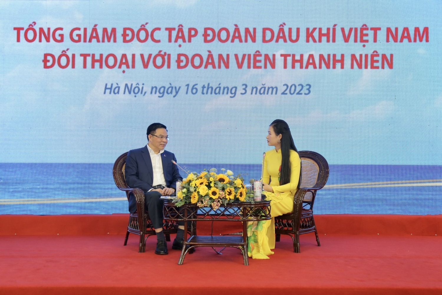 Tổng giám đốc Petrovietnam Lê Mạnh Hùng đối thoại với thanh niên Dầu khí dịp Tháng Thanh niên.