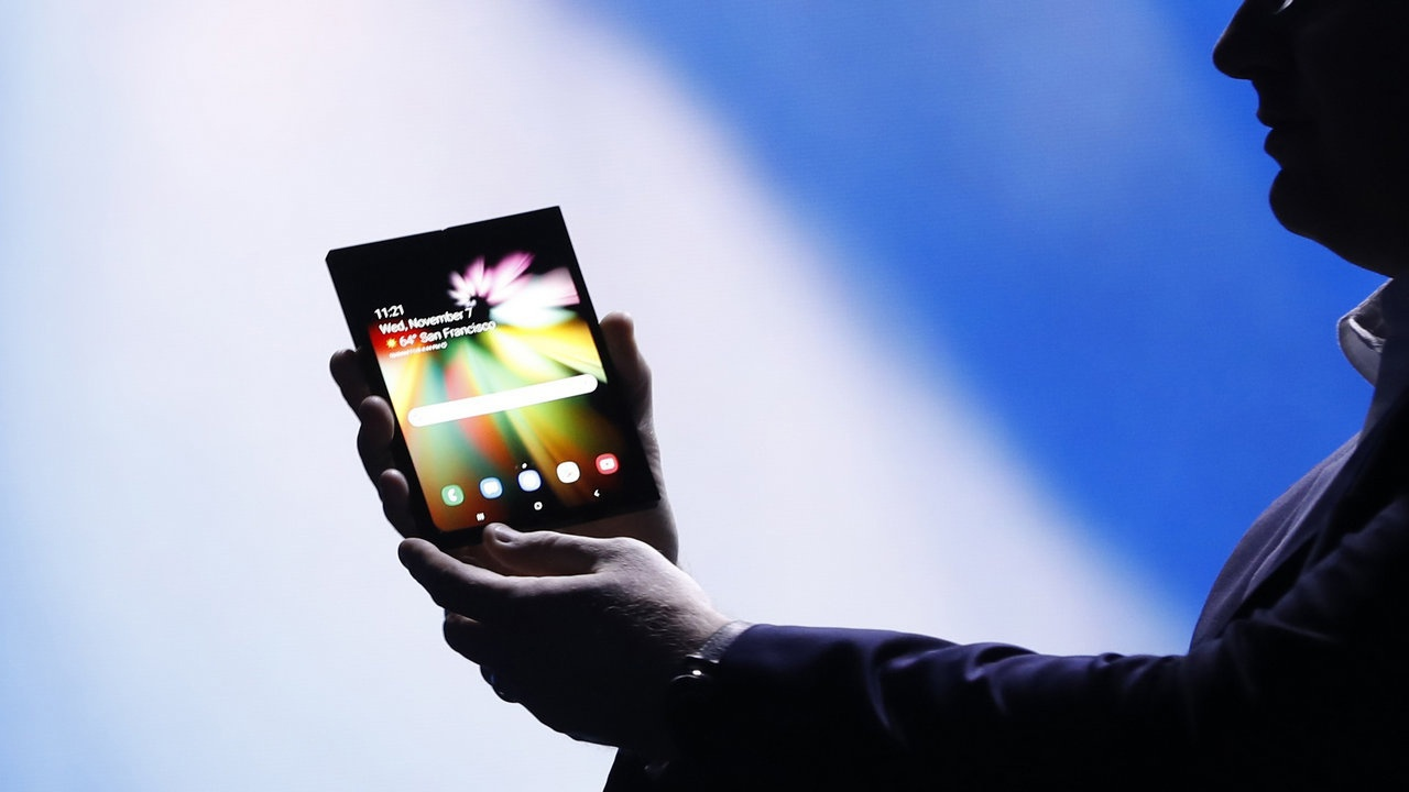 Samsung đang dẫn đầu phân khúc điện thoại màn hình gập