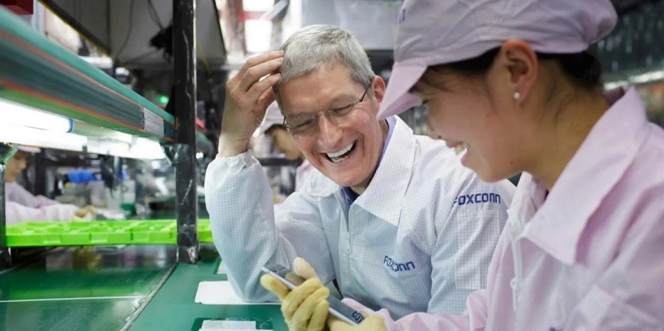 CEO Tim Cook tại nhà máy Foxconn ở Trung Quốc