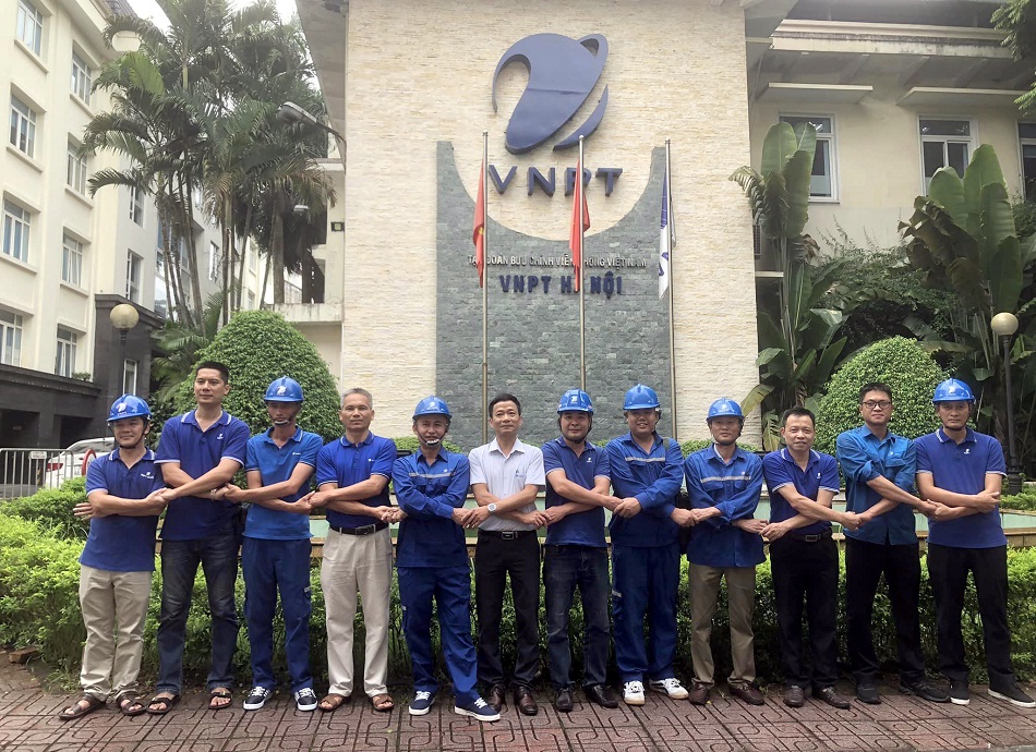 Lực lượng kỹ thuật VNPT Hà Nội tham gia hỗ trợ khắc phục sự cố sau Bão số 4