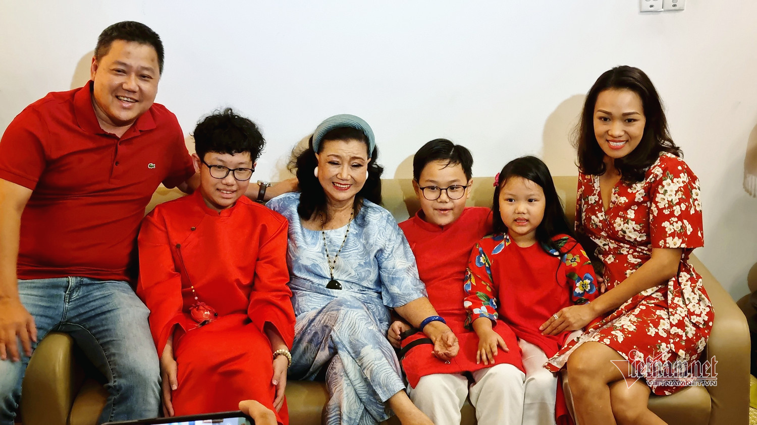 Gia đình 3 thế hệ của NSND Kim Cương.