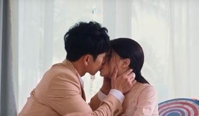 Hương Giang - Tuấn Trần lộ cảnh hôn ngọt trong phim ra mắt ngày Valentine
